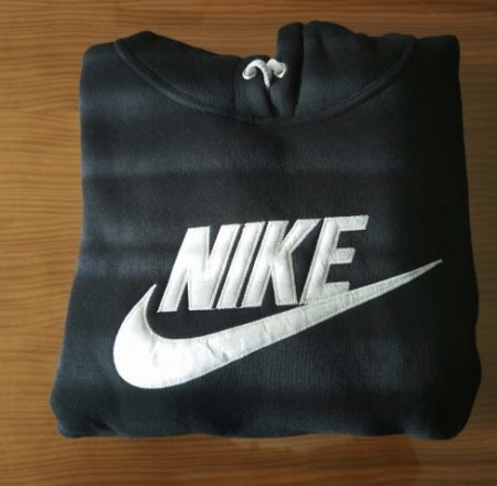 /products/dessuadora-gris-amb-caputxa/