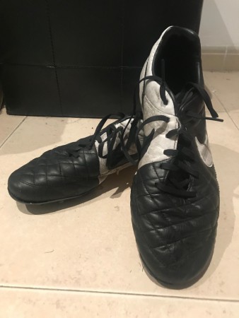 /products/sabata-de-futbol-nike-tiempo-legend-v/